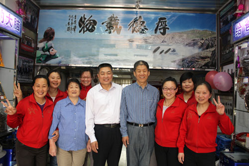 三年素未謀面的大叔特意來(lái)威?？次覀兝瞺~